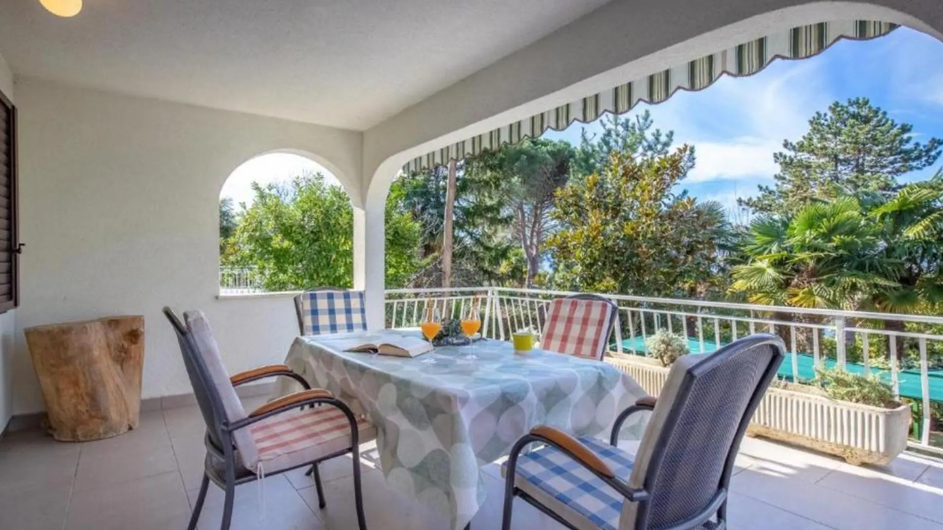 Apartments Villa Mirna Njivice Croatia